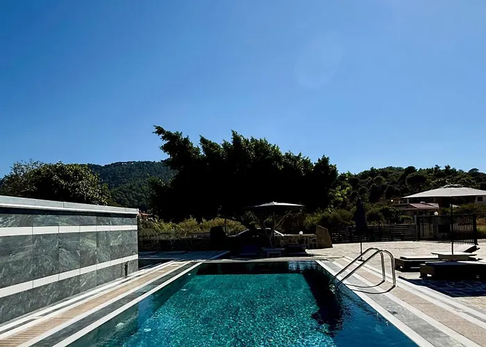 Casa Loma 2 Petaloudes