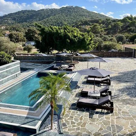 Casa Loma 2 * Petaloudes