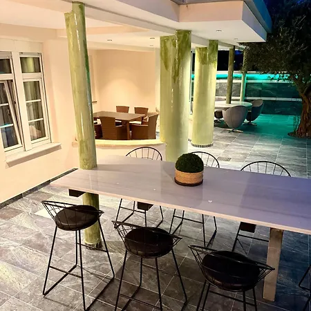 Casa Loma 2 Вілла